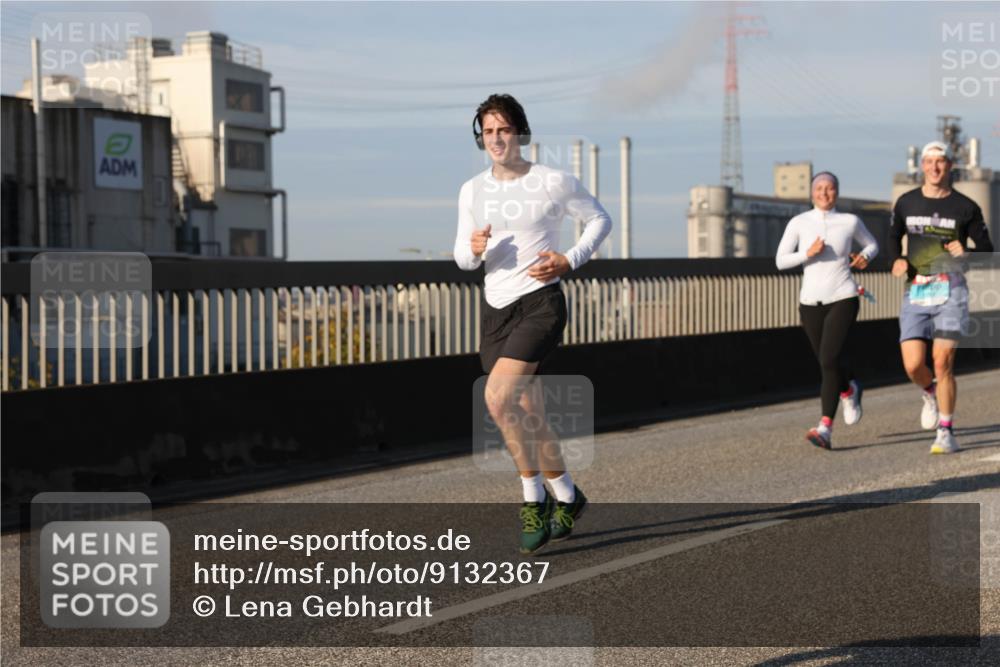 03.10.2025 - Köhlbrandbrückenlauf Lena Gebhardt http://msf.ph/oto/9132367 03.10.2025 09:50:25 Position 2  meine-sportfotos.de