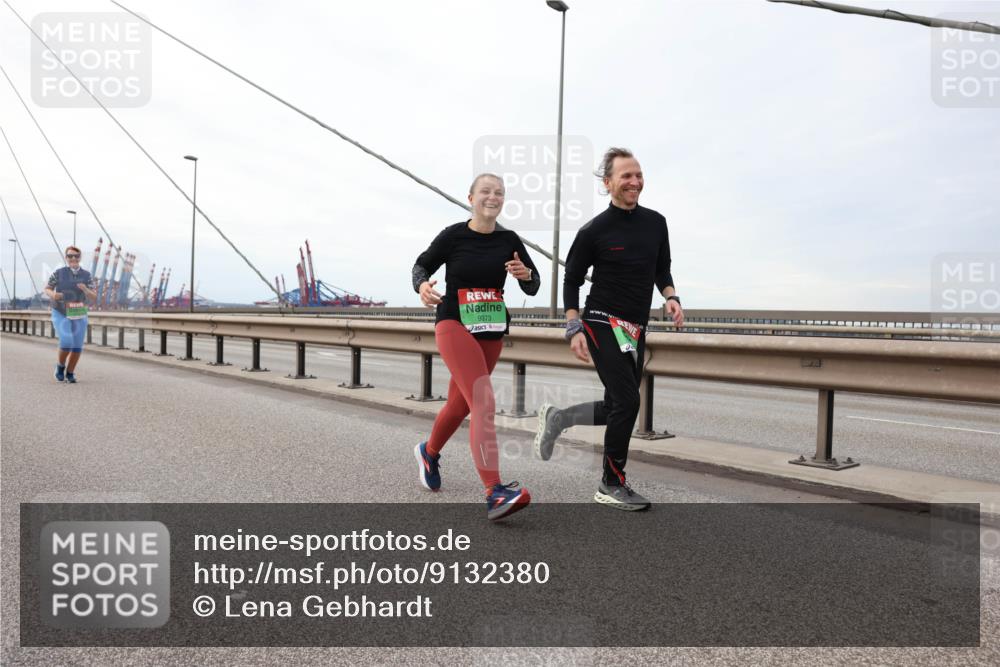 03.10.2025 - Köhlbrandbrückenlauf Lena Gebhardt http://msf.ph/oto/9132380 03.10.2025 16:10:36 Position 2 9373 meine-sportfotos.de