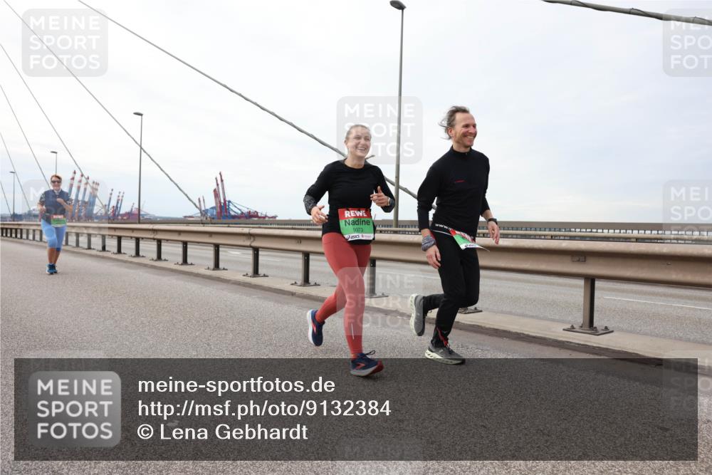 03.10.2025 - Köhlbrandbrückenlauf Lena Gebhardt http://msf.ph/oto/9132384 03.10.2025 16:10:36 Position 2 9373 meine-sportfotos.de