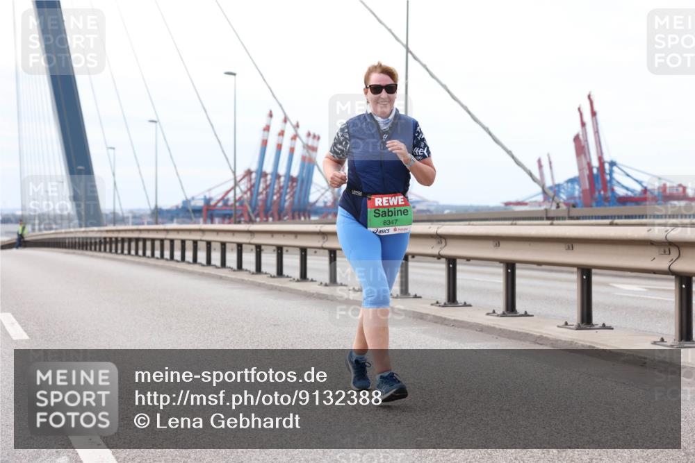 03.10.2025 - Köhlbrandbrückenlauf Lena Gebhardt http://msf.ph/oto/9132388 03.10.2025 16:10:38 Position 2 8347 meine-sportfotos.de