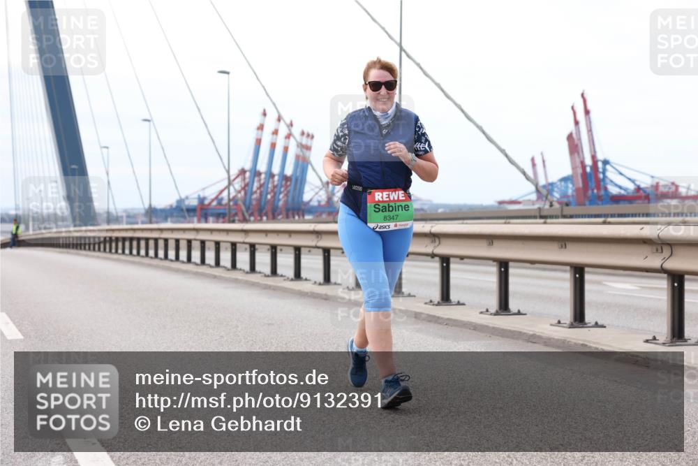 03.10.2025 - Köhlbrandbrückenlauf Lena Gebhardt http://msf.ph/oto/9132391 03.10.2025 16:10:38 Position 2 8347 meine-sportfotos.de