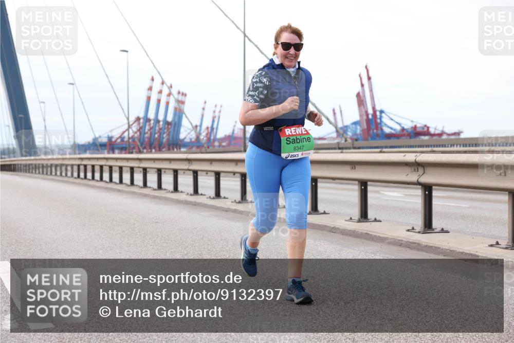 03.10.2025 - Köhlbrandbrückenlauf Lena Gebhardt http://msf.ph/oto/9132397 03.10.2025 16:10:38 Position 2 8347 meine-sportfotos.de