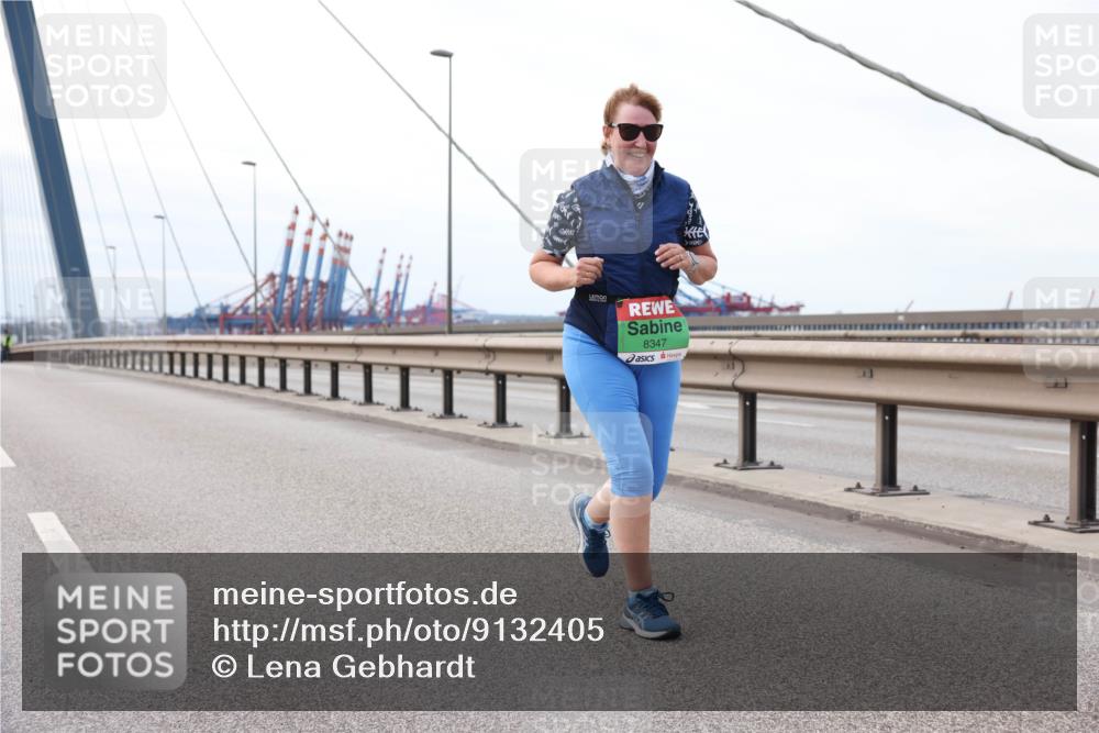 03.10.2025 - Köhlbrandbrückenlauf Lena Gebhardt http://msf.ph/oto/9132405 03.10.2025 16:10:39 Position 2 8347 meine-sportfotos.de