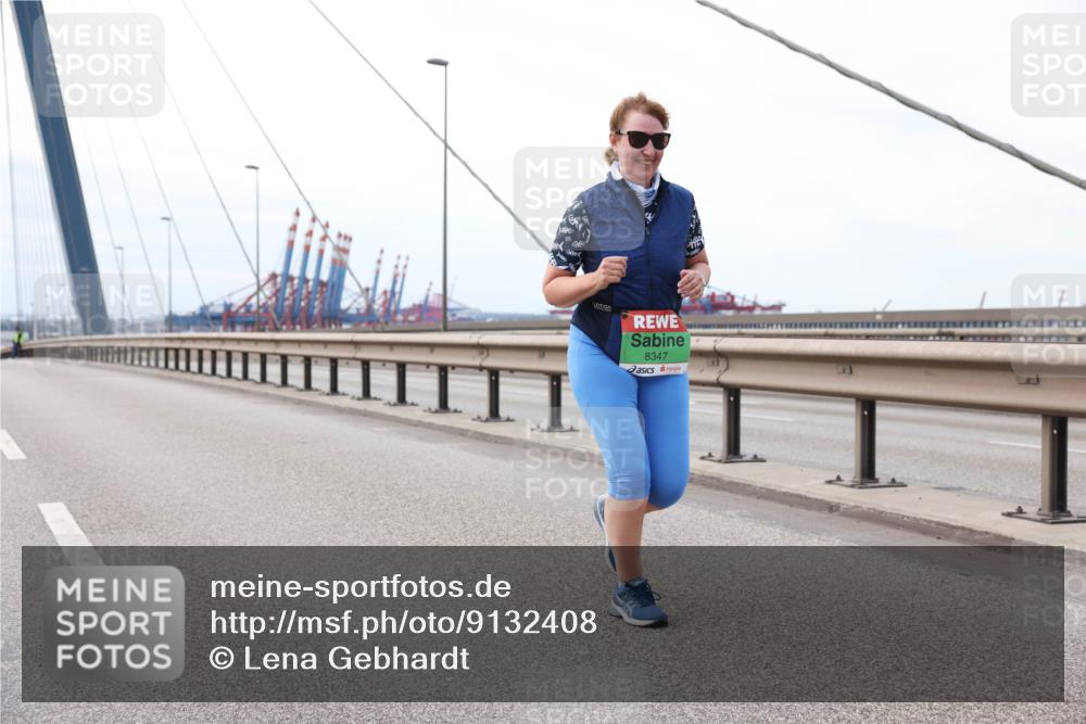 03.10.2025 - Köhlbrandbrückenlauf Lena Gebhardt http://msf.ph/oto/9132408 03.10.2025 16:10:39 Position 2 8347 meine-sportfotos.de