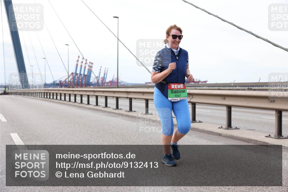03.10.2025 - Köhlbrandbrückenlauf Lena Gebhardt http://msf.ph/oto/9132413 03.10.2025 16:10:39 Position 2 8347 meine-sportfotos.de