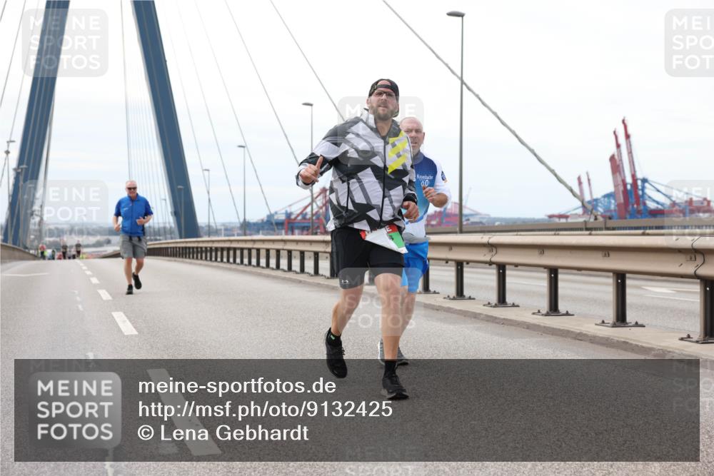 03.10.2025 - Köhlbrandbrückenlauf Lena Gebhardt http://msf.ph/oto/9132425 03.10.2025 16:10:54 Position 2 00 meine-sportfotos.de