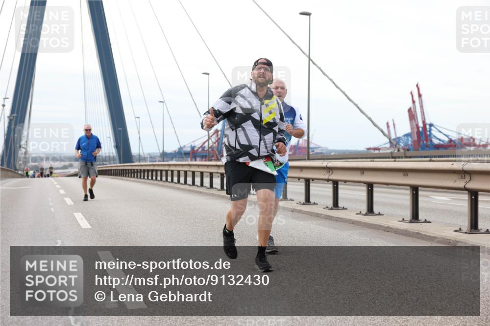 03.10.2025 - Köhlbrandbrückenlauf Lena Gebhardt http://msf.ph/oto/9132430 03.10.2025 16:10:54 Position 2  meine-sportfotos.de