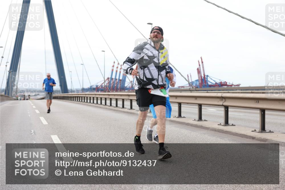 03.10.2025 - Köhlbrandbrückenlauf Lena Gebhardt http://msf.ph/oto/9132437 03.10.2025 16:10:55 Position 2  meine-sportfotos.de