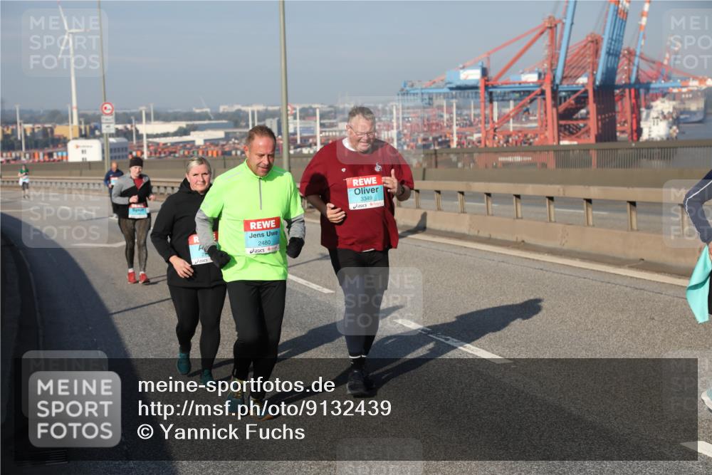 03.10.2025 - Köhlbrandbrückenlauf Yannick Fuchs http://msf.ph/oto/9132439 03.10.2025 09:04:32 Position 2 2480, 3349 meine-sportfotos.de