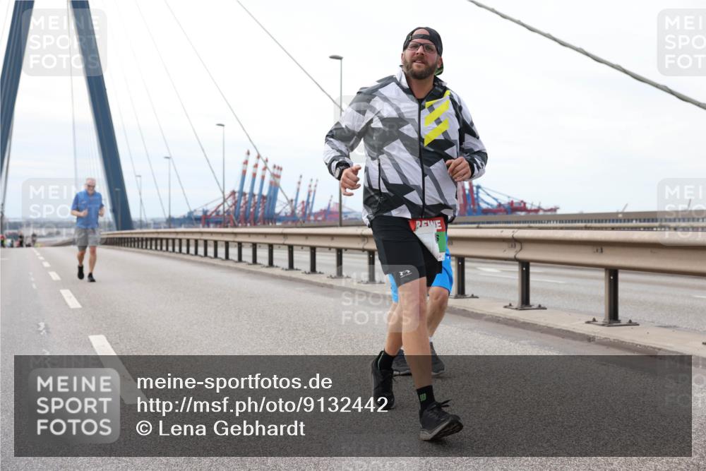 03.10.2025 - Köhlbrandbrückenlauf Lena Gebhardt http://msf.ph/oto/9132442 03.10.2025 16:10:55 Position 2  meine-sportfotos.de