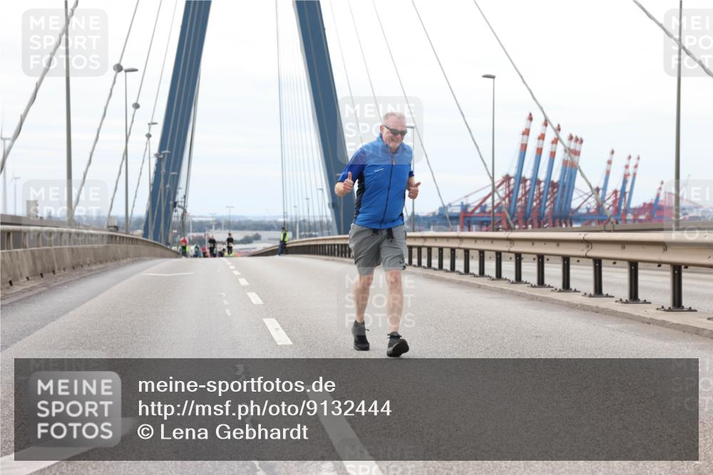 03.10.2025 - Köhlbrandbrückenlauf Lena Gebhardt http://msf.ph/oto/9132444 03.10.2025 16:10:58 Position 2  meine-sportfotos.de