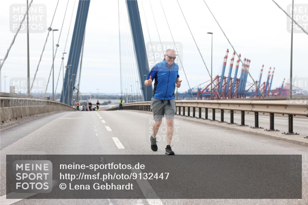 03.10.2025 - Köhlbrandbrückenlauf Lena Gebhardt http://msf.ph/oto/9132447 03.10.2025 16:10:58 Position 2  meine-sportfotos.de