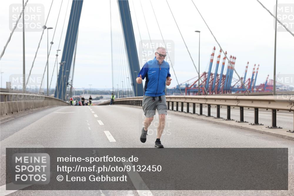 03.10.2025 - Köhlbrandbrückenlauf Lena Gebhardt http://msf.ph/oto/9132450 03.10.2025 16:10:58 Position 2  meine-sportfotos.de