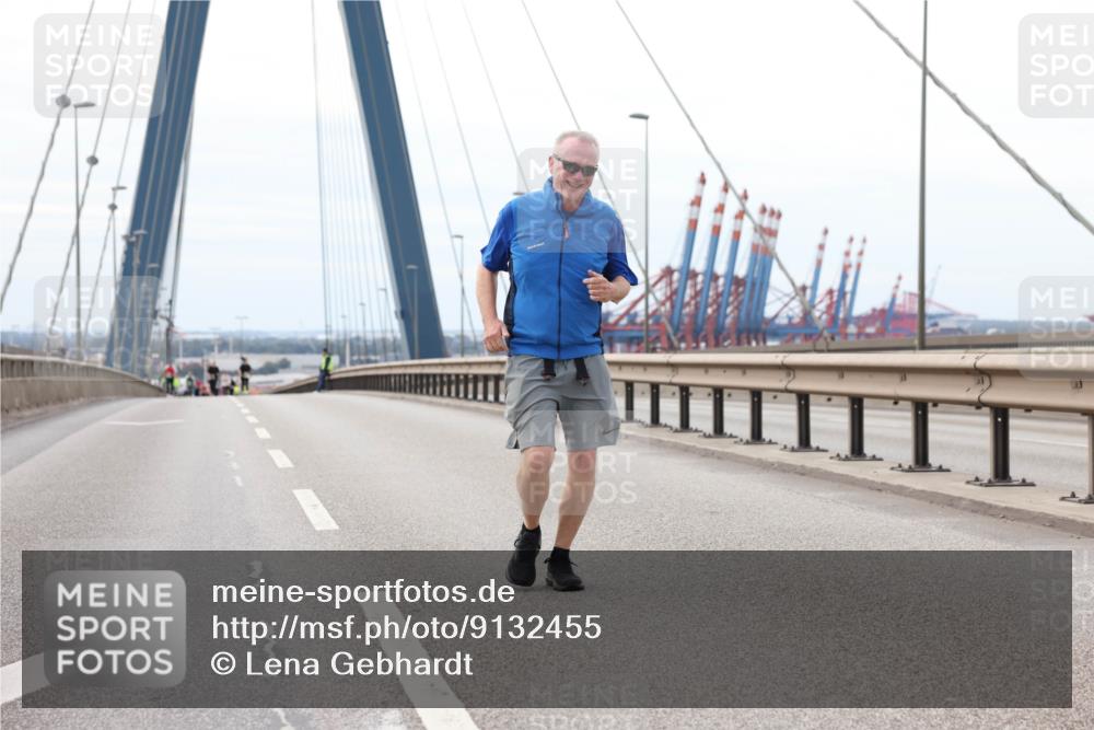 03.10.2025 - Köhlbrandbrückenlauf Lena Gebhardt http://msf.ph/oto/9132455 03.10.2025 16:10:59 Position 2  meine-sportfotos.de