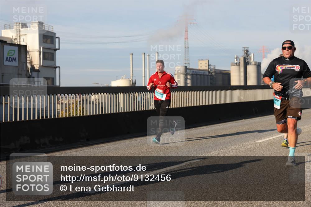 03.10.2025 - Köhlbrandbrückenlauf Lena Gebhardt http://msf.ph/oto/9132456 03.10.2025 09:50:27 Position 2  meine-sportfotos.de