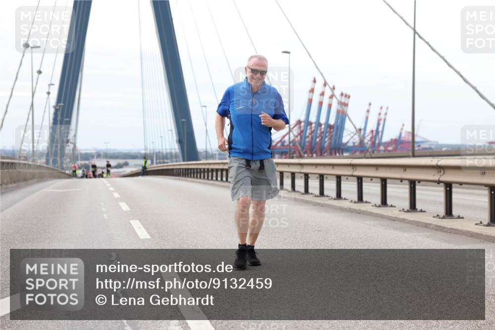 03.10.2025 - Köhlbrandbrückenlauf Lena Gebhardt http://msf.ph/oto/9132459 03.10.2025 16:10:59 Position 2  meine-sportfotos.de