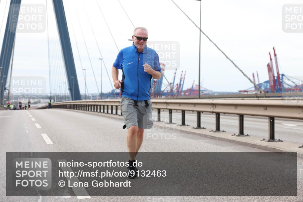 03.10.2025 - Köhlbrandbrückenlauf Lena Gebhardt http://msf.ph/oto/9132463 03.10.2025 16:11:00 Position 2  meine-sportfotos.de