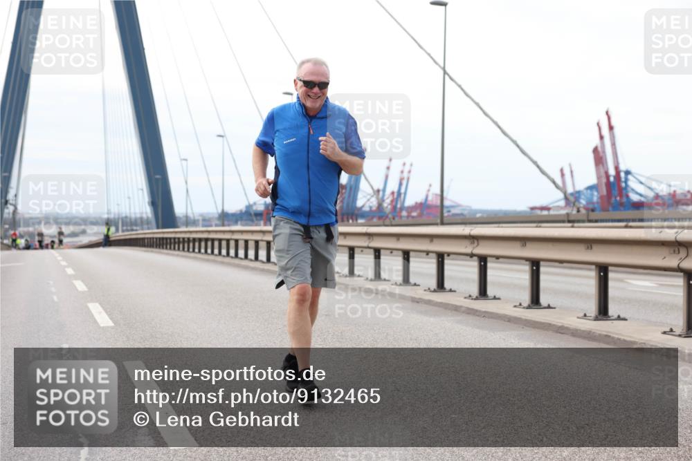 03.10.2025 - Köhlbrandbrückenlauf Lena Gebhardt http://msf.ph/oto/9132465 03.10.2025 16:11:00 Position 2  meine-sportfotos.de