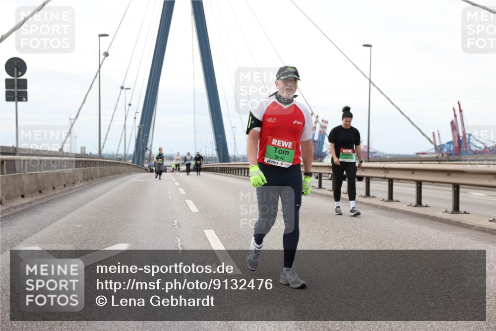 03.10.2025 - Köhlbrandbrückenlauf Lena Gebhardt http://msf.ph/oto/9132476 03.10.2025 16:11:48 Position 2 8648 meine-sportfotos.de
