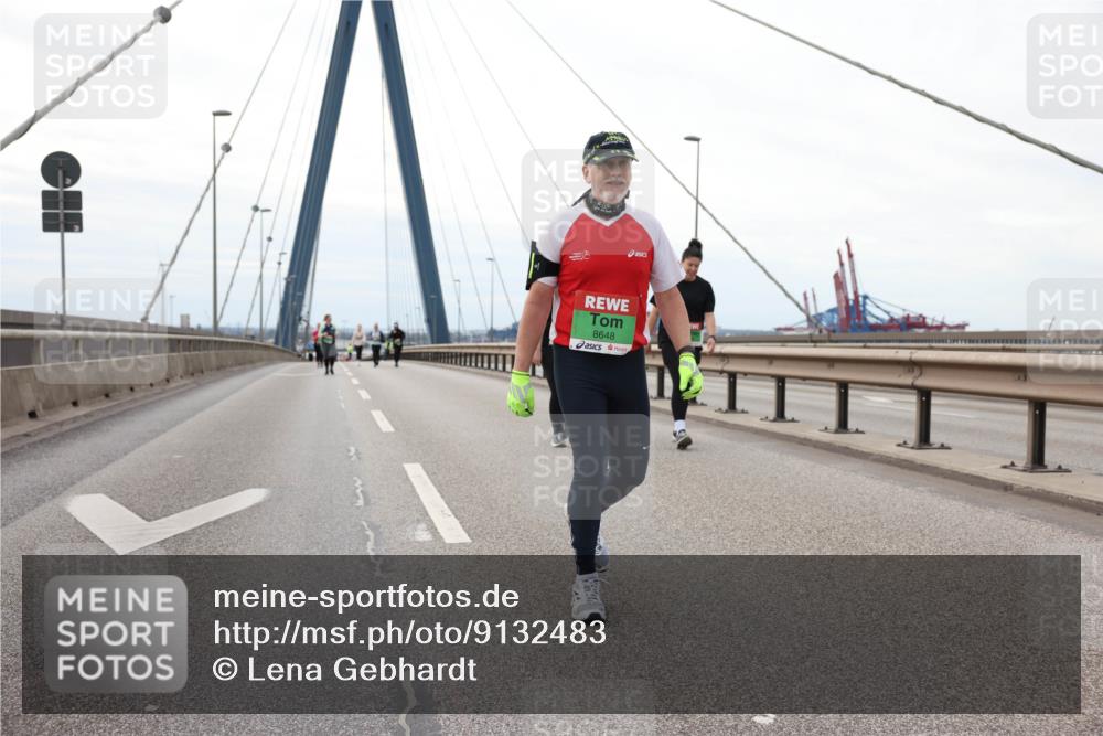 03.10.2025 - Köhlbrandbrückenlauf Lena Gebhardt http://msf.ph/oto/9132483 03.10.2025 16:11:48 Position 2 8648 meine-sportfotos.de