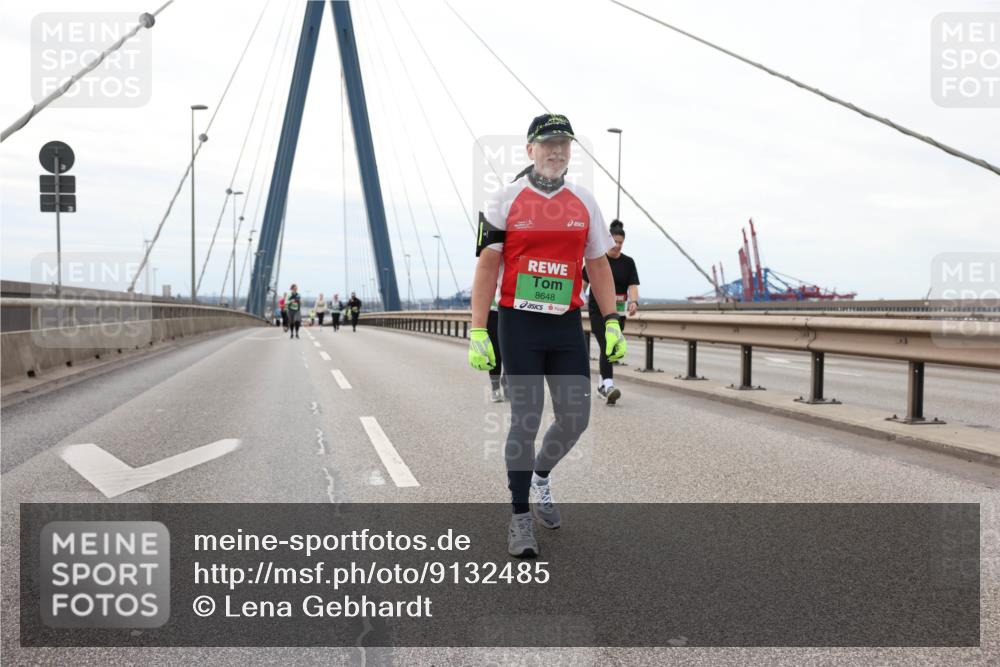 03.10.2025 - Köhlbrandbrückenlauf Lena Gebhardt http://msf.ph/oto/9132485 03.10.2025 16:11:48 Position 2 8648 meine-sportfotos.de