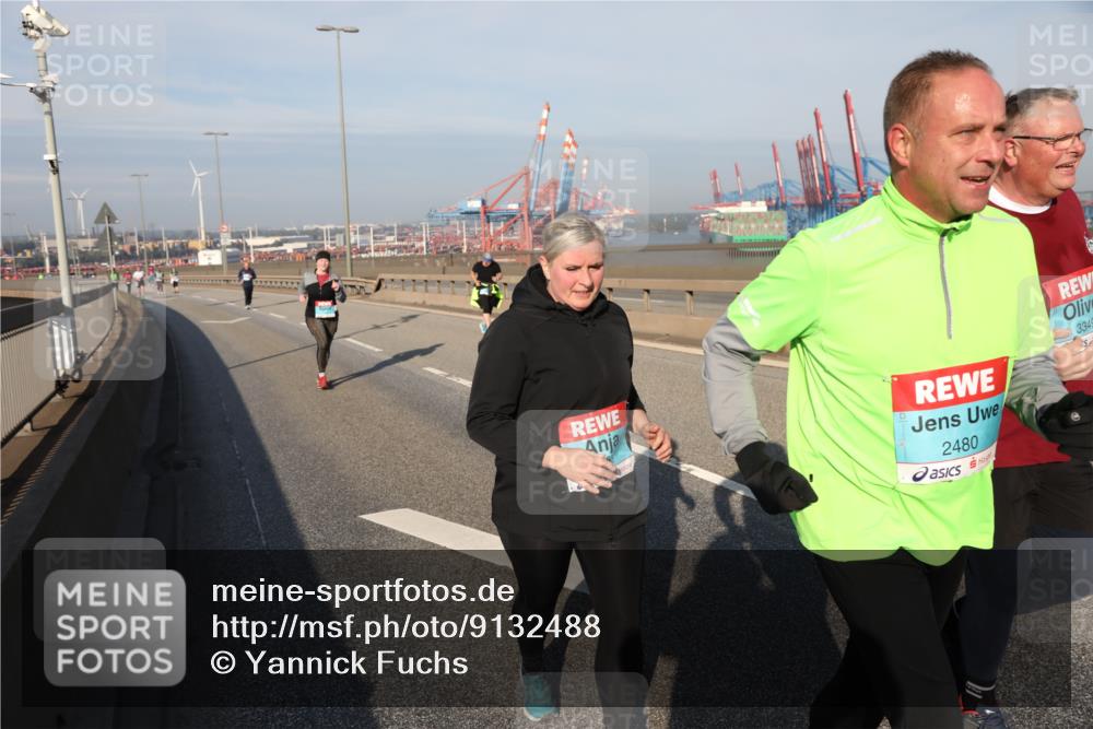 03.10.2025 - Köhlbrandbrückenlauf Yannick Fuchs http://msf.ph/oto/9132488 03.10.2025 09:04:35 Position 2 2480, 3349 meine-sportfotos.de