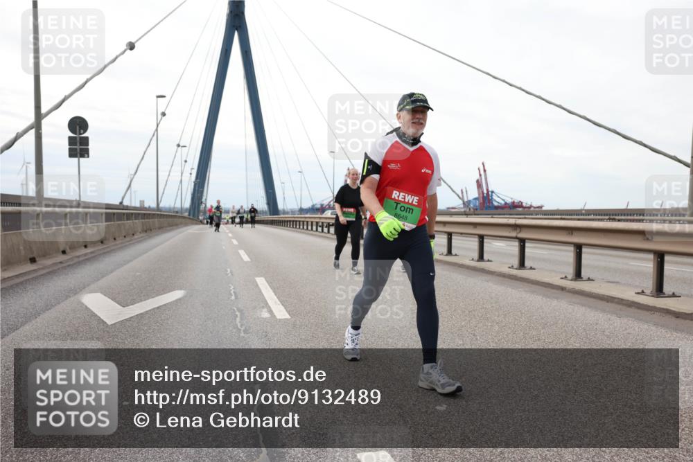 03.10.2025 - Köhlbrandbrückenlauf Lena Gebhardt http://msf.ph/oto/9132489 03.10.2025 16:11:48 Position 2 8648 meine-sportfotos.de