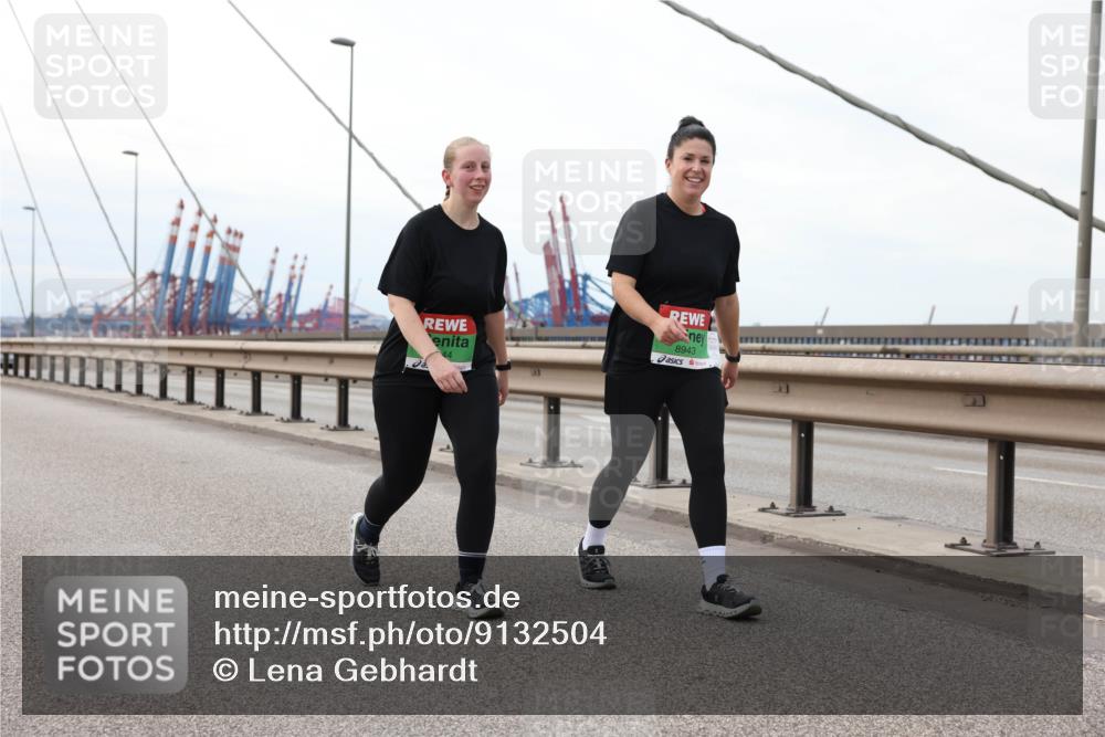03.10.2025 - Köhlbrandbrückenlauf Lena Gebhardt http://msf.ph/oto/9132504 03.10.2025 16:11:50 Position 2 8943 meine-sportfotos.de