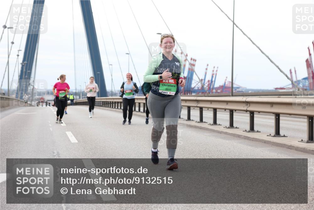 03.10.2025 - Köhlbrandbrückenlauf Lena Gebhardt http://msf.ph/oto/9132515 03.10.2025 16:11:59 Position 2 8646 meine-sportfotos.de