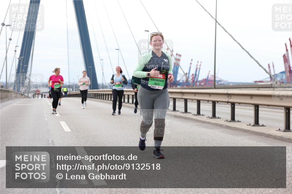 03.10.2025 - Köhlbrandbrückenlauf Lena Gebhardt http://msf.ph/oto/9132518 03.10.2025 16:11:59 Position 2 8646 meine-sportfotos.de
