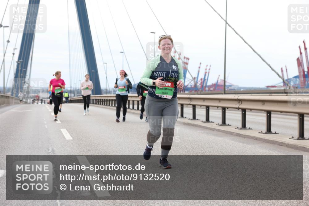 03.10.2025 - Köhlbrandbrückenlauf Lena Gebhardt http://msf.ph/oto/9132520 03.10.2025 16:11:59 Position 2 8646 meine-sportfotos.de