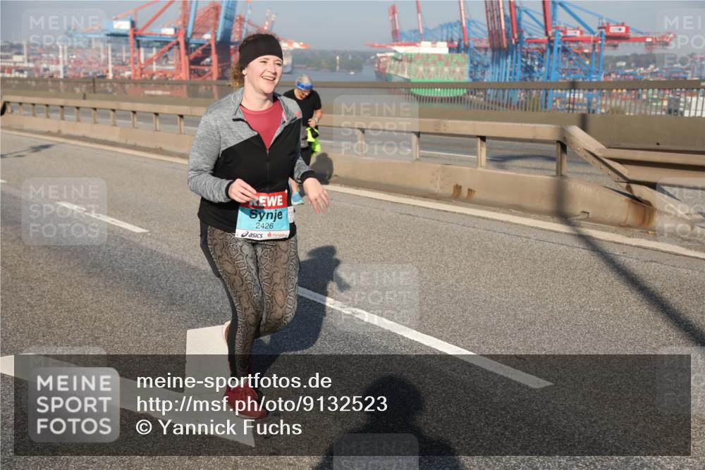 03.10.2025 - Köhlbrandbrückenlauf Yannick Fuchs http://msf.ph/oto/9132523 03.10.2025 09:04:39 Position 2 2426 meine-sportfotos.de