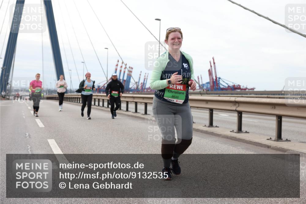 03.10.2025 - Köhlbrandbrückenlauf Lena Gebhardt http://msf.ph/oto/9132535 03.10.2025 16:12:00 Position 2 8646 meine-sportfotos.de