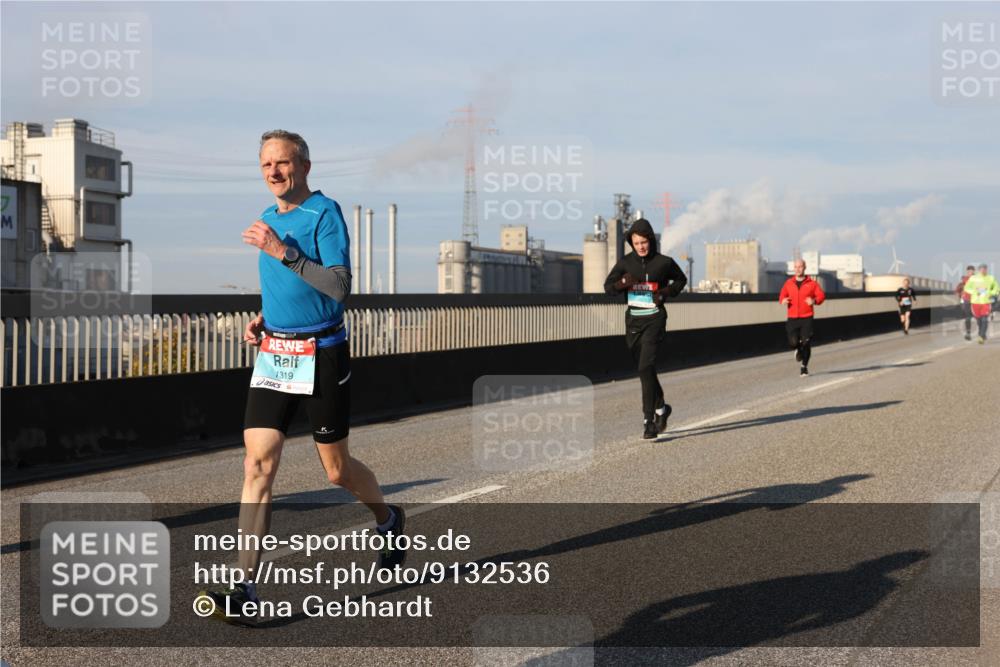 03.10.2025 - Köhlbrandbrückenlauf Lena Gebhardt http://msf.ph/oto/9132536 03.10.2025 09:50:29 Position 2 1319 meine-sportfotos.de