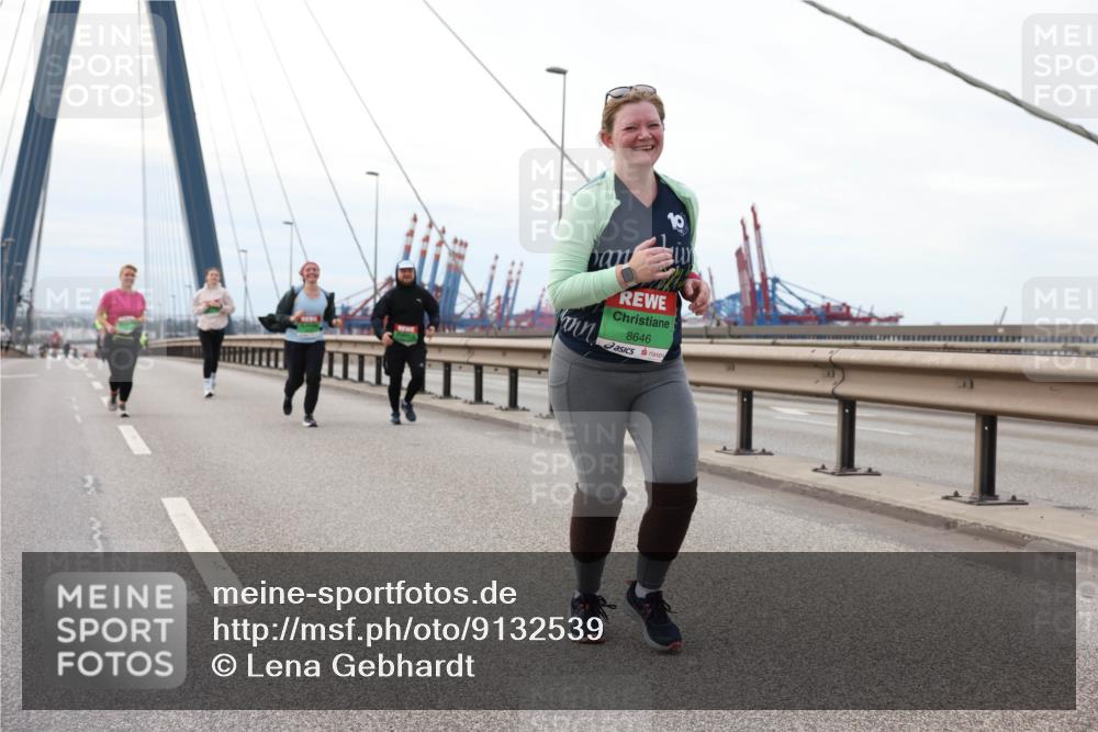 03.10.2025 - Köhlbrandbrückenlauf Lena Gebhardt http://msf.ph/oto/9132539 03.10.2025 16:12:00 Position 2 8646 meine-sportfotos.de