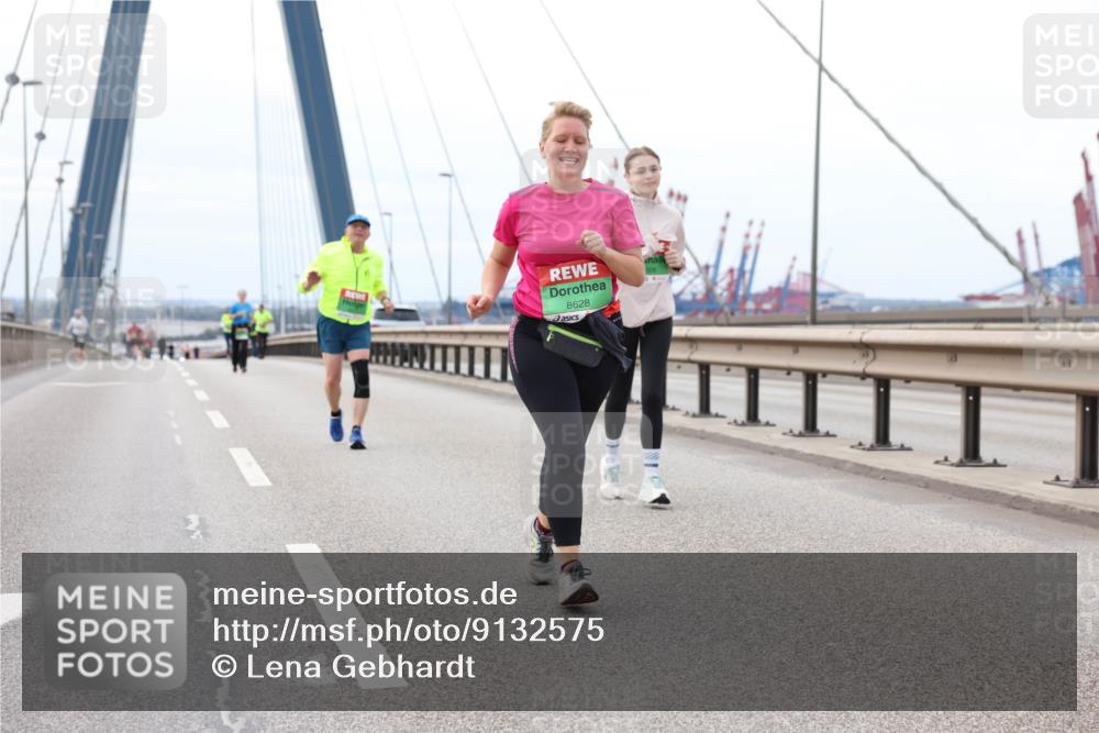 03.10.2025 - Köhlbrandbrückenlauf Lena Gebhardt http://msf.ph/oto/9132575 03.10.2025 16:12:05 Position 2 8628 meine-sportfotos.de