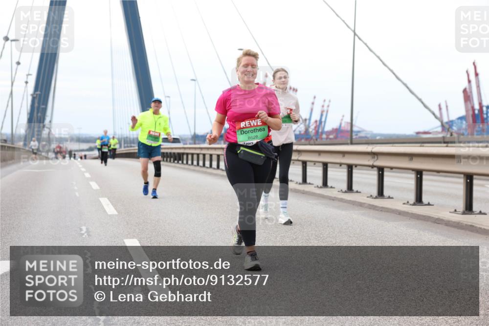 03.10.2025 - Köhlbrandbrückenlauf Lena Gebhardt http://msf.ph/oto/9132577 03.10.2025 16:12:05 Position 2 8628 meine-sportfotos.de