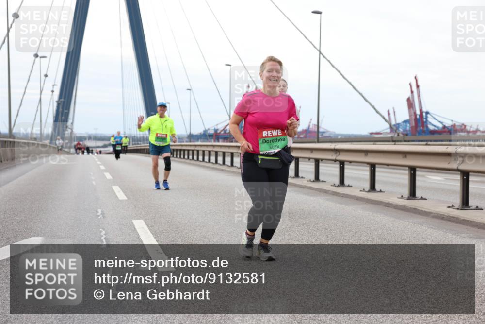 03.10.2025 - Köhlbrandbrückenlauf Lena Gebhardt http://msf.ph/oto/9132581 03.10.2025 16:12:05 Position 2 8628 meine-sportfotos.de