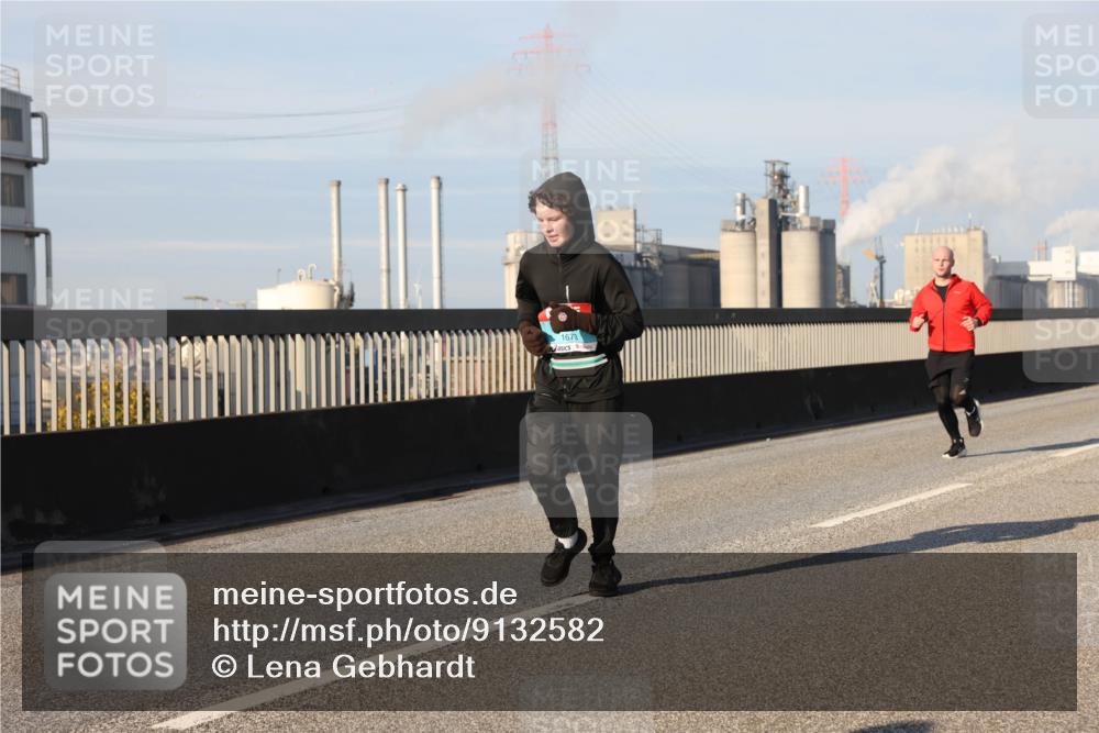 03.10.2025 - Köhlbrandbrückenlauf Lena Gebhardt http://msf.ph/oto/9132582 03.10.2025 09:50:30 Position 2 1673 meine-sportfotos.de