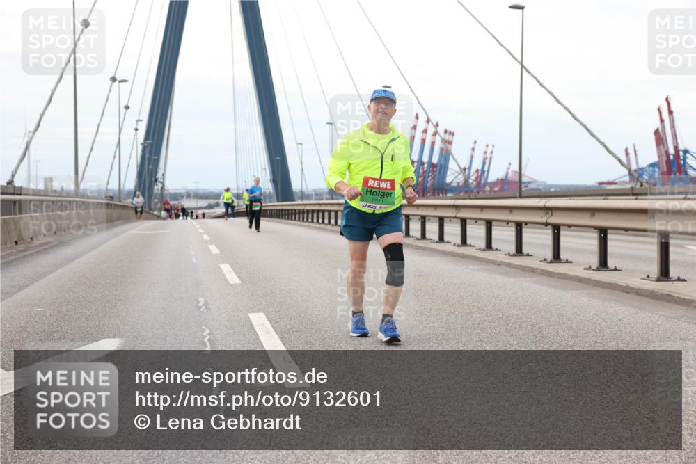 03.10.2025 - Köhlbrandbrückenlauf Lena Gebhardt http://msf.ph/oto/9132601 03.10.2025 16:12:08 Position 2 8511 meine-sportfotos.de