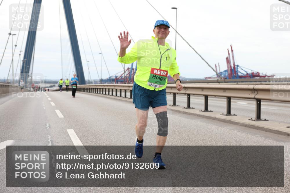 03.10.2025 - Köhlbrandbrückenlauf Lena Gebhardt http://msf.ph/oto/9132609 03.10.2025 16:12:09 Position 2 8511 meine-sportfotos.de