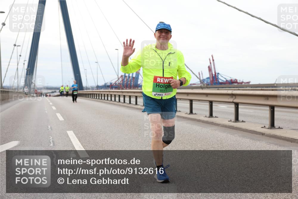 03.10.2025 - Köhlbrandbrückenlauf Lena Gebhardt http://msf.ph/oto/9132616 03.10.2025 16:12:09 Position 2 8511 meine-sportfotos.de