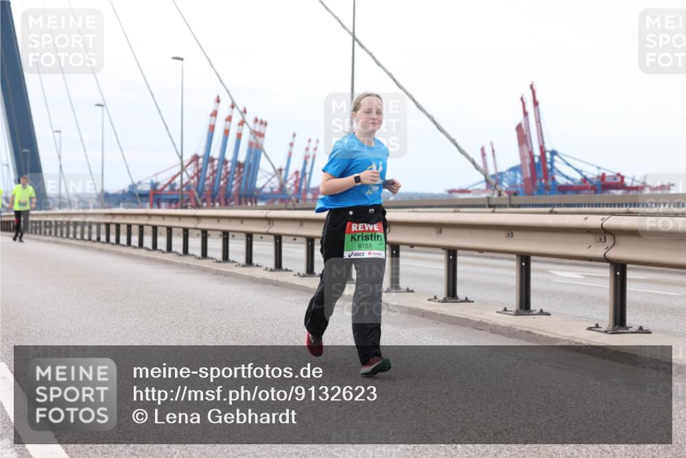 03.10.2025 - Köhlbrandbrückenlauf Lena Gebhardt http://msf.ph/oto/9132623 03.10.2025 16:12:16 Position 2 8151 meine-sportfotos.de