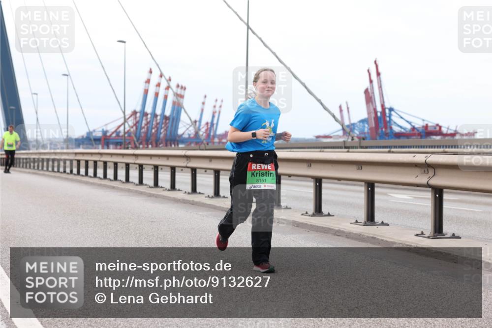 03.10.2025 - Köhlbrandbrückenlauf Lena Gebhardt http://msf.ph/oto/9132627 03.10.2025 16:12:16 Position 2 8151 meine-sportfotos.de