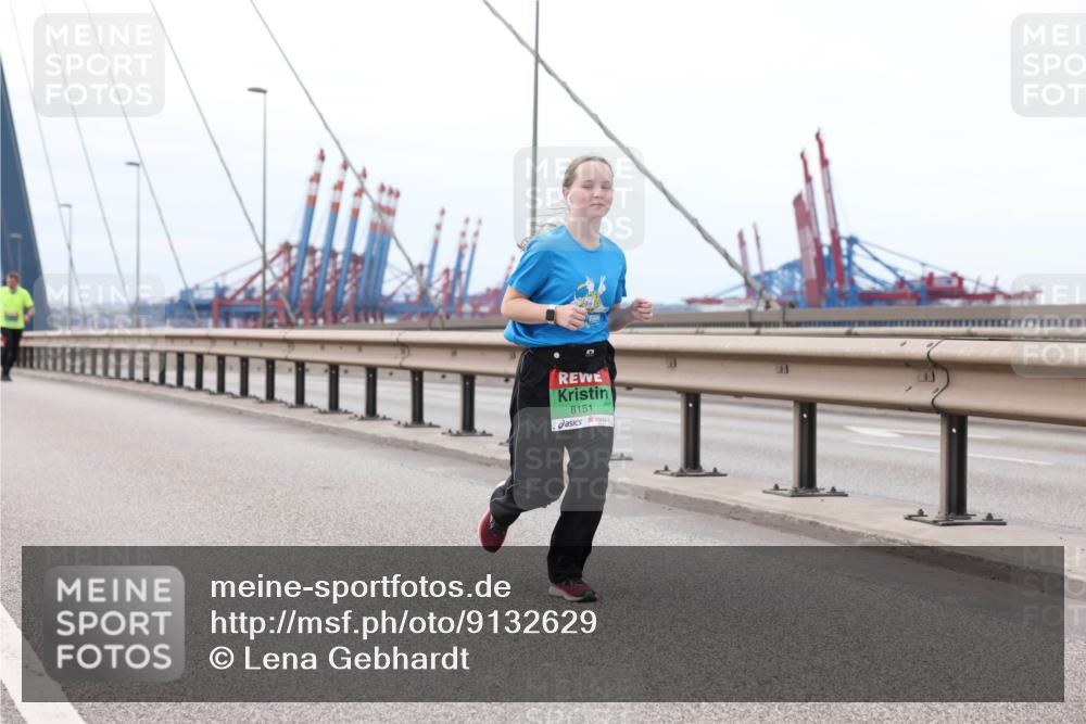 03.10.2025 - Köhlbrandbrückenlauf Lena Gebhardt http://msf.ph/oto/9132629 03.10.2025 16:12:16 Position 2 8151 meine-sportfotos.de