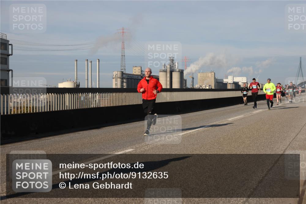 03.10.2025 - Köhlbrandbrückenlauf Lena Gebhardt http://msf.ph/oto/9132635 03.10.2025 09:50:32 Position 2  meine-sportfotos.de