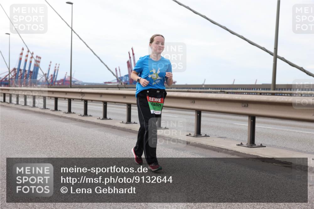 03.10.2025 - Köhlbrandbrückenlauf Lena Gebhardt http://msf.ph/oto/9132644 03.10.2025 16:12:17 Position 2  meine-sportfotos.de