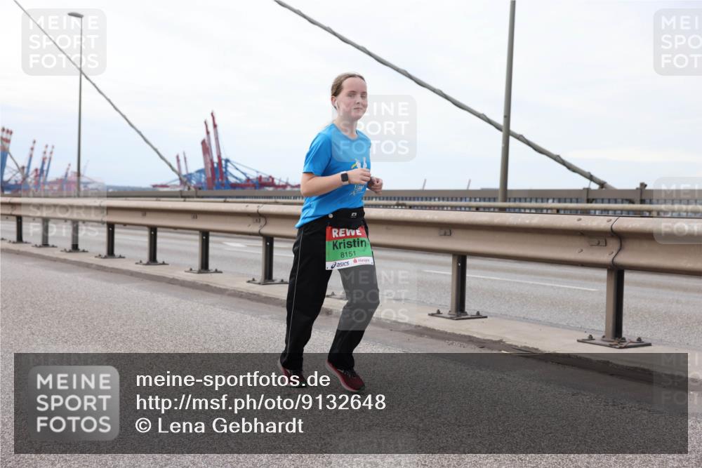 03.10.2025 - Köhlbrandbrückenlauf Lena Gebhardt http://msf.ph/oto/9132648 03.10.2025 16:12:18 Position 2 8151 meine-sportfotos.de