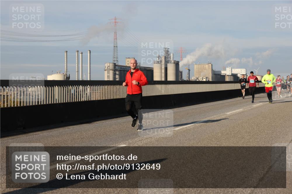 03.10.2025 - Köhlbrandbrückenlauf Lena Gebhardt http://msf.ph/oto/9132649 03.10.2025 09:50:32 Position 2  meine-sportfotos.de