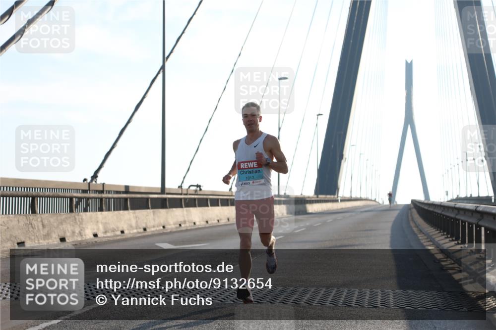 03.10.2025 - Köhlbrandbrückenlauf Yannick Fuchs http://msf.ph/oto/9132654 03.10.2025 08:18:18 Position 1 1013 meine-sportfotos.de